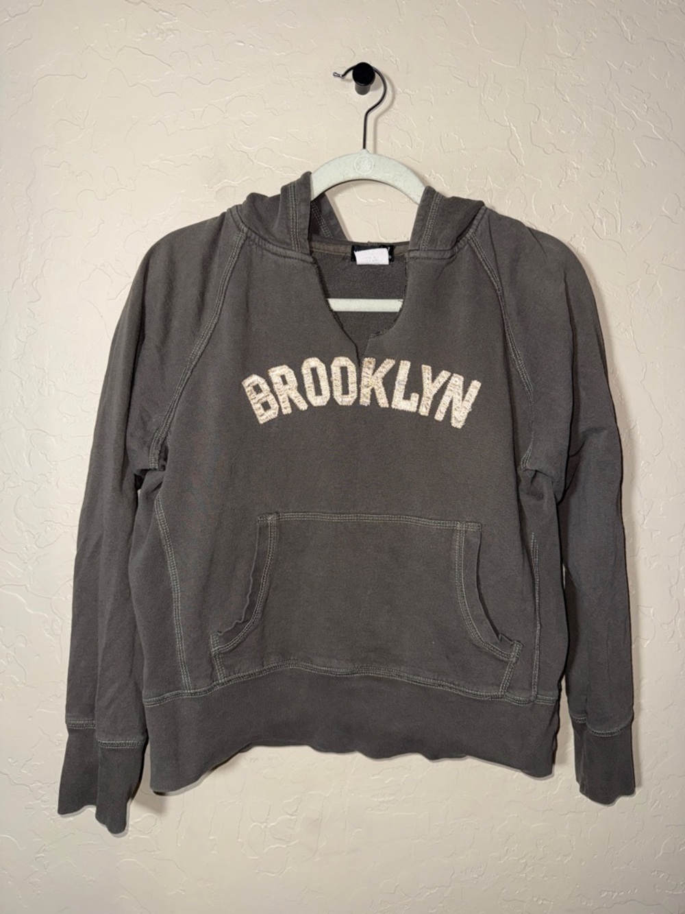 Wet Seal vintage Y2K Brooklyn embroidered graphic hoodie size medium